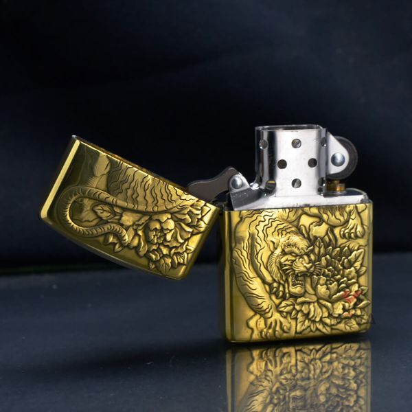 Zippo Armor Khắc Chủ Đề Hổ Và Hoa Mẫu Đơn Tiger Peony ZD76