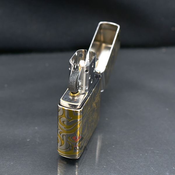 Zippo Armor Khắc Chủ Đề Chúa Tể Muôn Loài Sư Tử ZN208