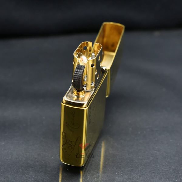 Zippo Khắc Chân Dung Ca Sĩ Hồng Kông Huỳnh Gia Câu ZN255