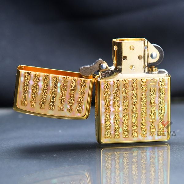 Zippo Khảm Trai Khắc Bát Nhã Tâm Kinh Mạ Vàng ZN129