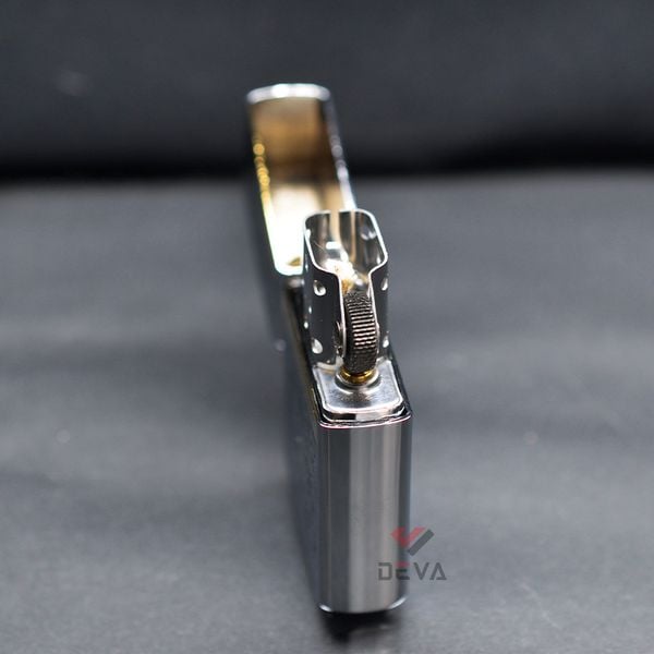 Bật lửa Zorro hoa văn Venetian viền ngang mạ vàng giới hạn Z92067