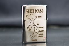 Zippo Tái Bản Mẫu Lính Mỹ Khắc Tay Love And Peace ZK57