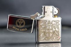 Zippo Tái Bản Mẫu Lính Mỹ Khắc Tay Love And Peace ZK57