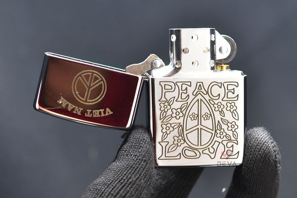 Zippo Tái Bản Mẫu Lính Mỹ Khắc Tay Love And Peace ZK57