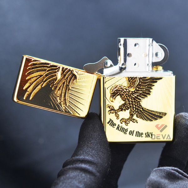 Zippo Vintage Mạ Vàng Ốp Emblem Đại Bàng Tung Cánh ZN144
