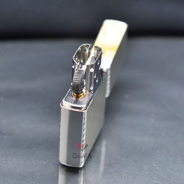 Zippo Mỹ chính hãng mạ vàng khắc sâu hoa mơ Umehana Z225