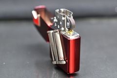 Zippo Sơn Đỏ Ốp Nổi Thương Hiệu Marlboro ZN361