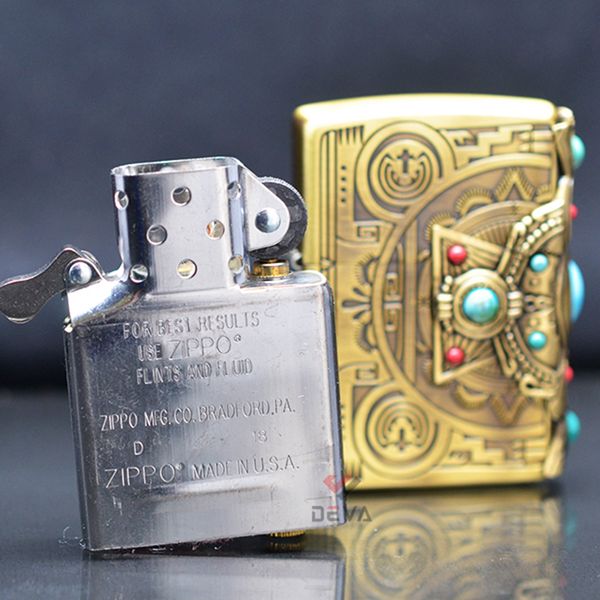 Zippo khắc Totem thổ dân Anh Điêng ốp Emblem mã não xanh ngọc ZN323