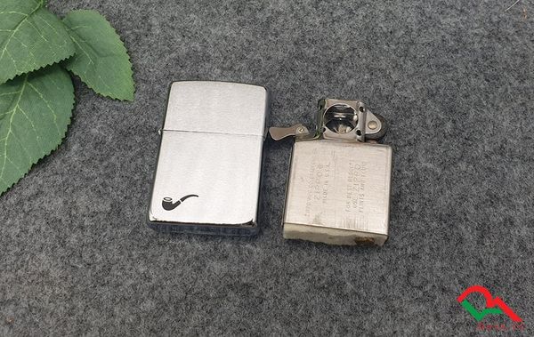 Zippo bạc xước logo tẩu thuốc 1982 C286