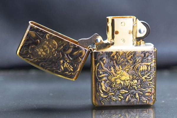 Set Zippo Armor Khắc Nổi 3D Thần vs Rồng ZD71
