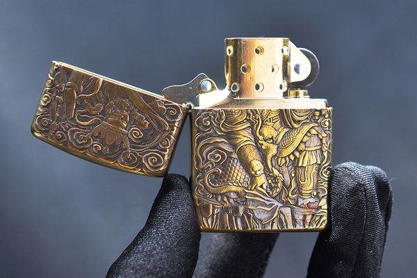 Set Zippo Armor Khắc Nổi Vị Thần Cổ Đại ZD70