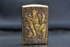 Set Zippo Armor Khắc Nổi Vị Thần Cổ Đại ZD70