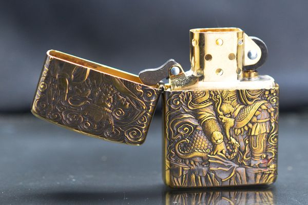 Set Zippo Armor Khắc Nổi Vị Thần Cổ Đại ZD70