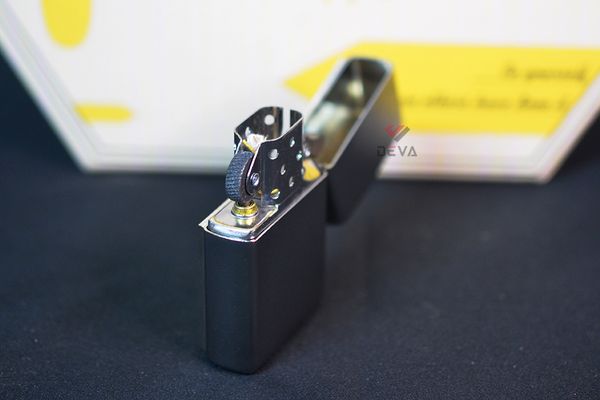 Set Zippo Ốp Emblem Ong Mật Chủ Đề Bee Yourself  ZN383