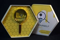 Set Zippo Ốp Emblem Ong Mật Chủ Đề Bee Yourself  ZN383