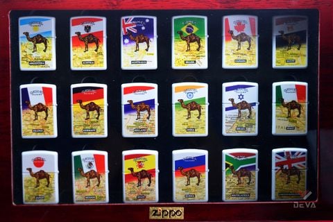 Set Zippo 18 Chiếc Sơn Chủ Đề Camel Các Quốc Gia ZN372