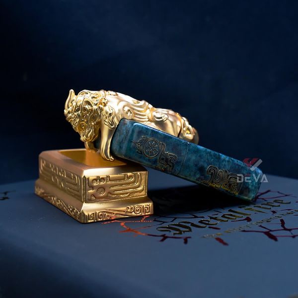 Set Zippo Hoa Văn Cổ Đại Ốp Linh Vật Tỳ Hưu May Mắn ZN66