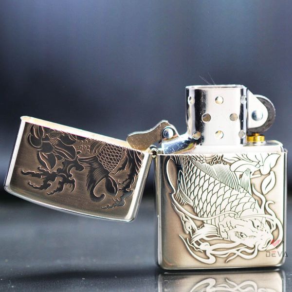 Zippo Bạc Khối Khắc 2 Mặt Cá Chép Trong Đầm Sen BK67