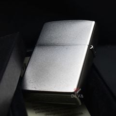 Zippo Mạ Satin Khắc Hình Hổ Săn Mồi ZK14