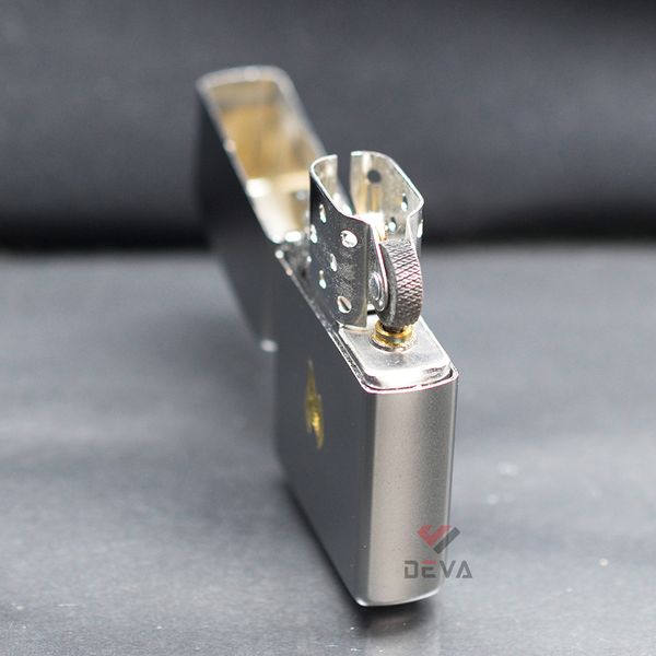 Zippo Satin Khắc CNC Ngọn Lửa Thương Hiệu Zippo ZK106
