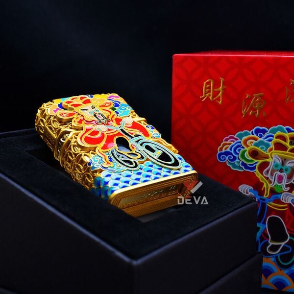 Zippo Bọc Lưới Đồng Tiền Mạ Vàng Chủ Đề Thần Tài Đến ZN85
