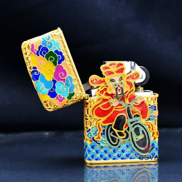 Zippo Bọc Lưới Đồng Tiền Mạ Vàng Chủ Đề Thần Tài Đến ZN85