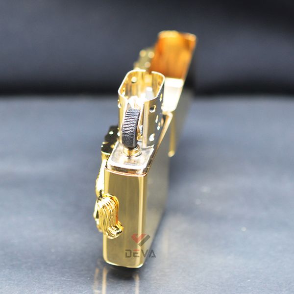 Zippo Nhật Mạ vàng ốp ngựa nổi sơn màu ZN12