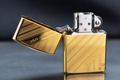 Bật lửa Zorro khắc hoa văn chéo bản giới hạn Z92098