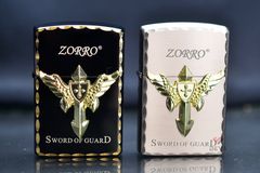 Bật lửa xăng đá Zorro ốp Emblem chủ đề Sword Of Guard Z8667