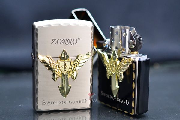 Bật lửa xăng đá Zorro ốp Emblem chủ đề Sword Of Guard Z8667