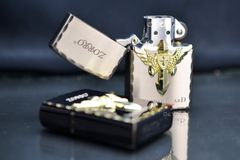 Bật lửa xăng đá Zorro ốp Emblem chủ đề Sword Of Guard Z8667