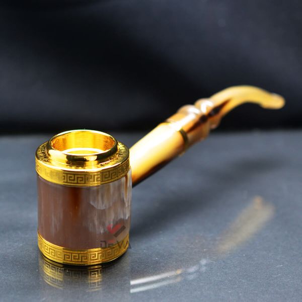 Tẩu cán sừng đế đứng hoa văn mạ vàng Freesize TS12