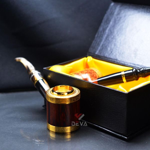 Tẩu cán sừng đế đứng hoa văn mạ vàng Freesize TS12