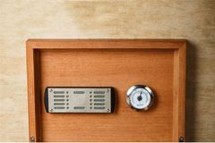 Hộp ủ giữ ẩm xì gà Lubinski RA 925