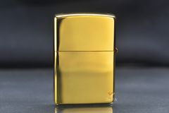 Zippo Armor Đồng Cháy Khắc Rồng Lượn 1 Mặt ZN33