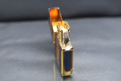 Zippo Armor Đồng Cháy Khắc Rồng Lượn 1 Mặt ZN33