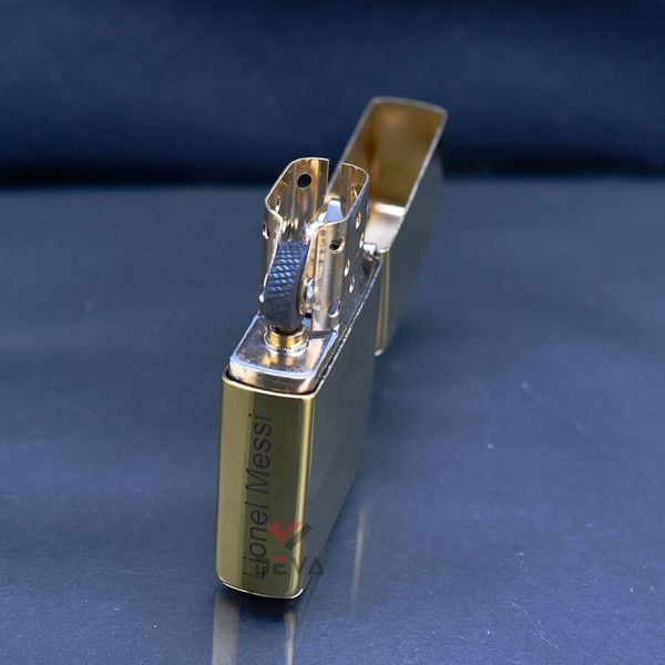 Zippo Ốp Cúp Thế Giới World Cup Rusia 2018 và Lionel Messi ZN122