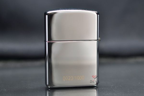 Zippo Armor Ốp Gỗ Chủ Đề Chó Sói Hú Trăng Bản Giới Hạn ZN347
