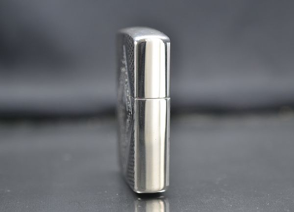 Zippo Hình Mặt Cờ Caro mạ bạc  (2004) C530