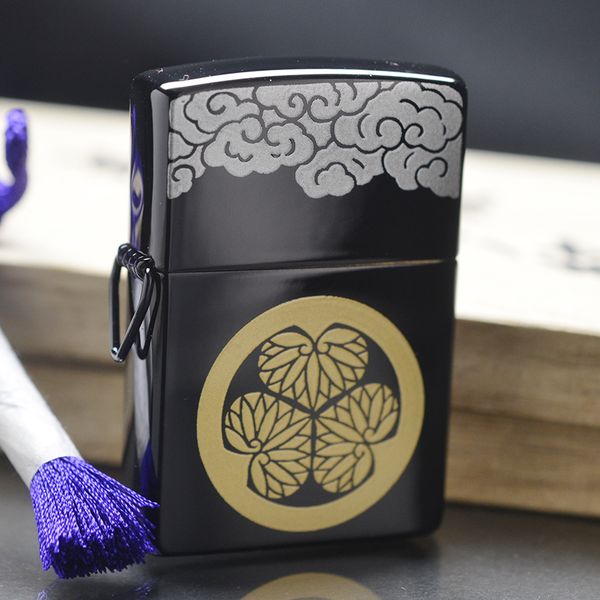 Zippo 2000 sơn mài hoa văn C126