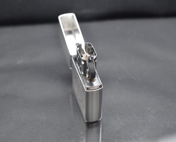 Zippo 2002 Canada mạ bạc C96