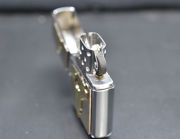 Zippo 1996 Emblem mạ vàng C102