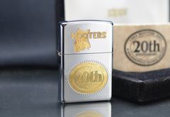 Zipo 2002 Hooters 20th mạ vàng C76