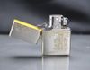 Zippo 1995 hoa văn bạc viền vàng C152