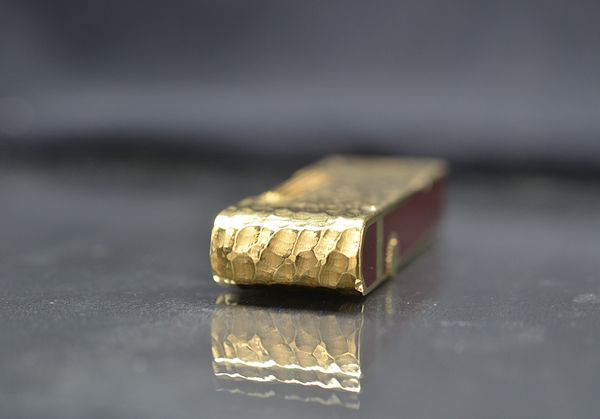 Dunhill bọc vàng vân gõ búa DHI35