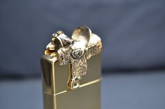 Zippo Mã Vàng 24K Emblem Yên Ngựa – Đời XI La Mã (1995) – Phong Cách Cowboy Viễn Tây C744