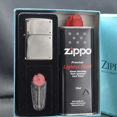 Zet Zippo 1997 kèm bình xăng C133