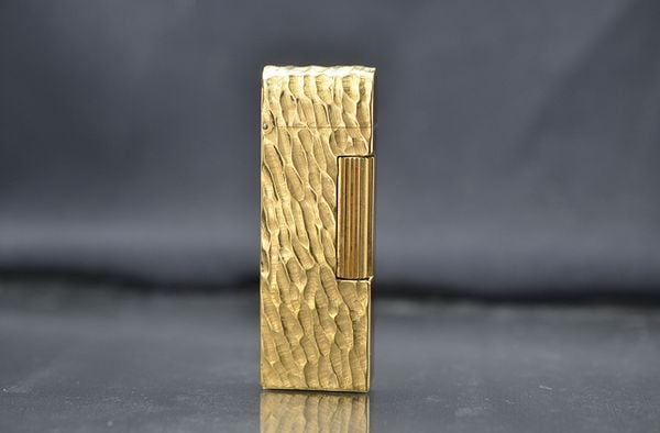 Dunhill bọc vàng vân gõ búa DHI35