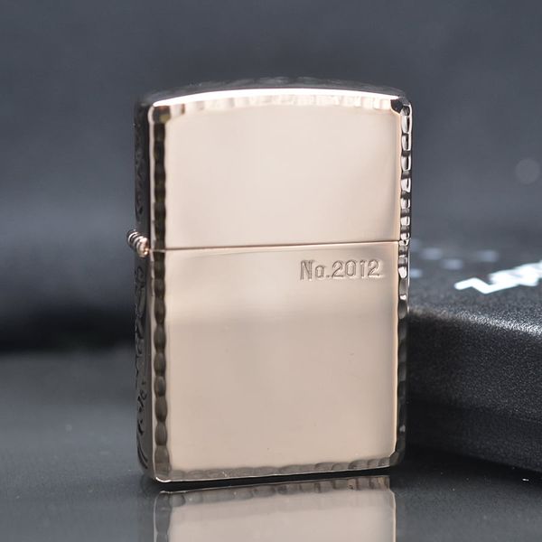 Zippo Armor vàng hồng hoa văn cạnh ZN93