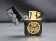Zippo 2000 sơn mài hoa văn C126